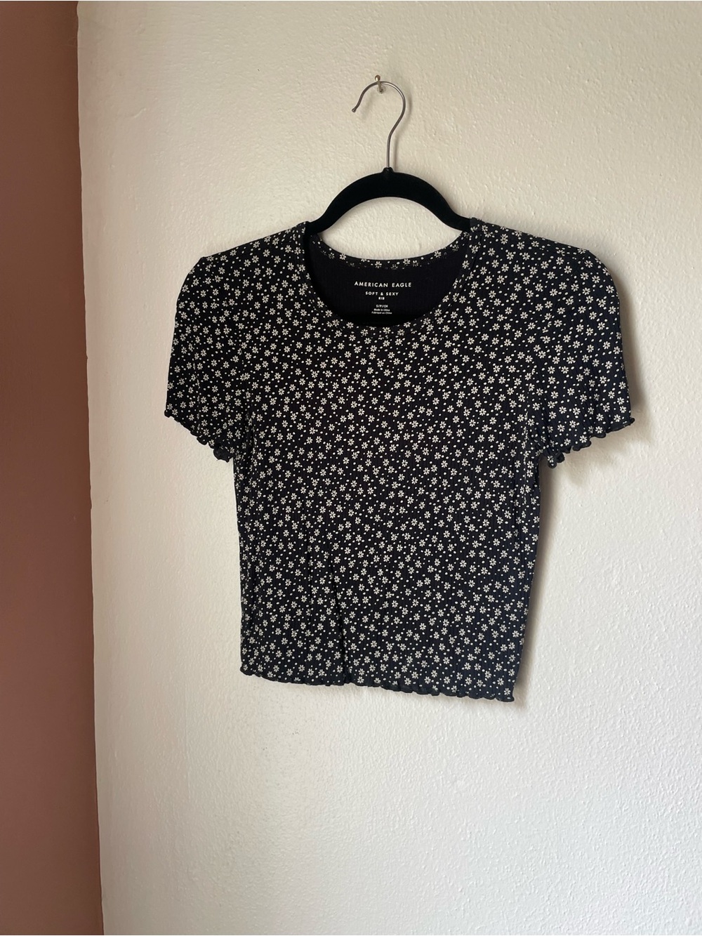American Eagle Outfitters Black Floral soft and stretchy Tee